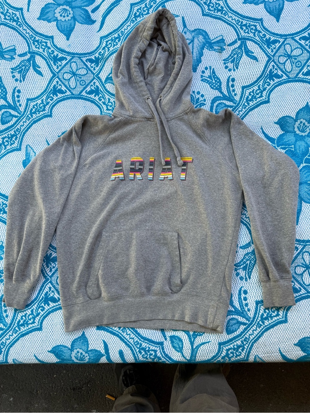 Ariat Women's Size Small Heather Grey Multicolor Serape Blanket Logo 2.0 Hoodie